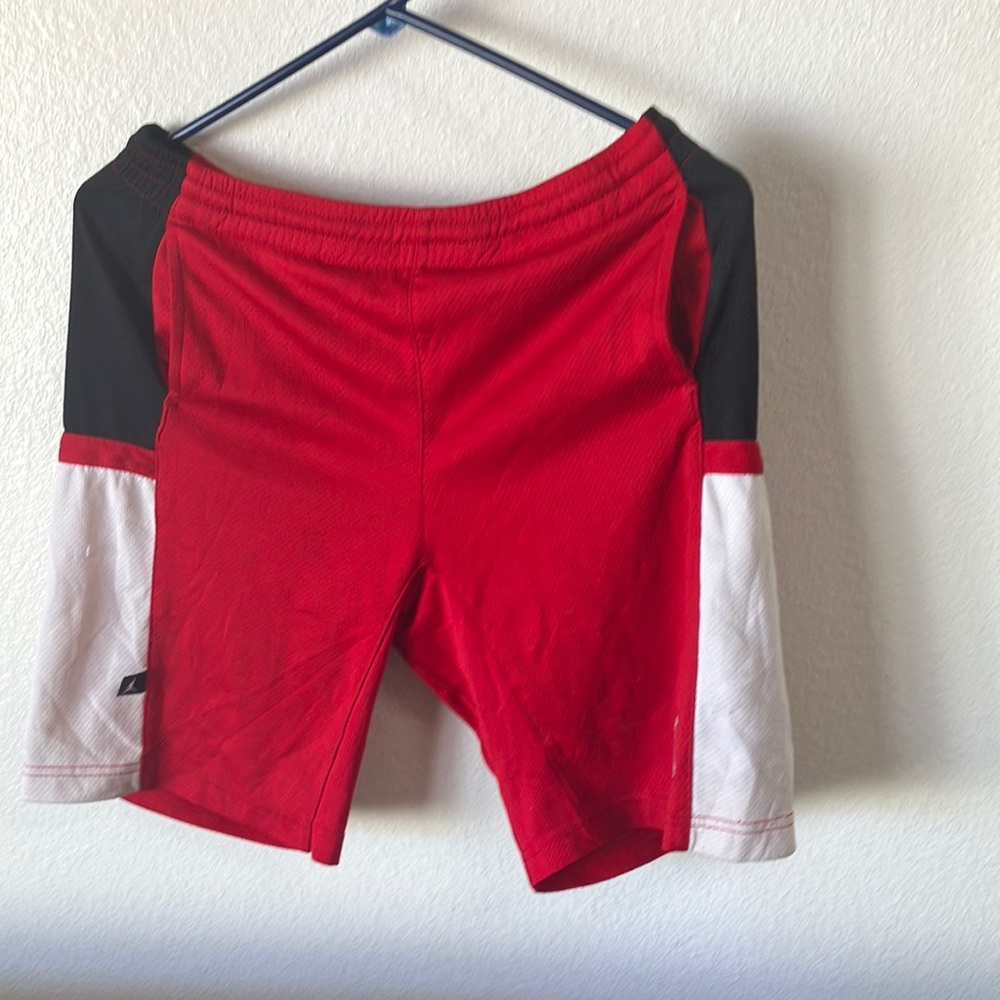 FINAL MARKDOWN Boys Jordan shorts medium